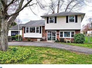 13 Flamingo Rd, Hatboro, PA 19040