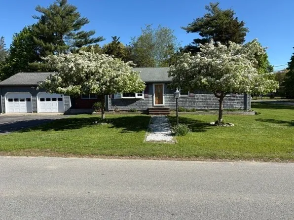 7 Villa Ave, Swansea, MA 02777