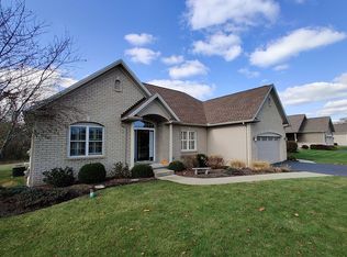 10 Nicholas Ln, Lancaster, NY 14086