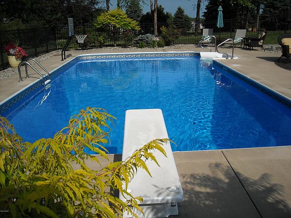 3rd image of 106 Abbington Cir