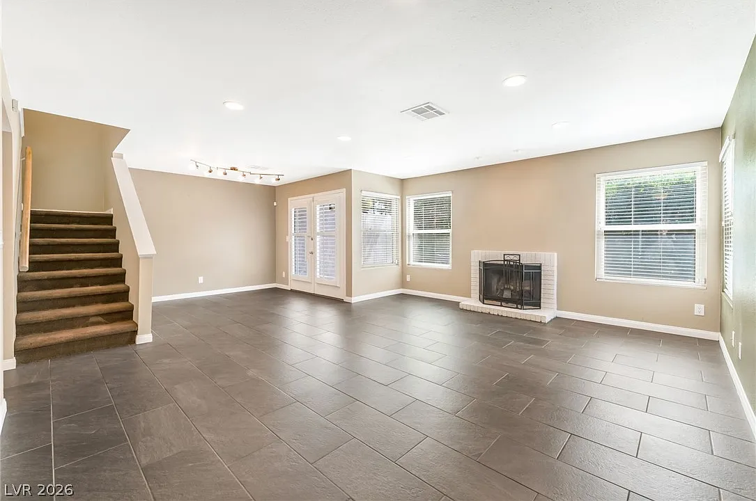 3 bed, 2.5 bath, 1513 sqft, $2,300 — Photo 3