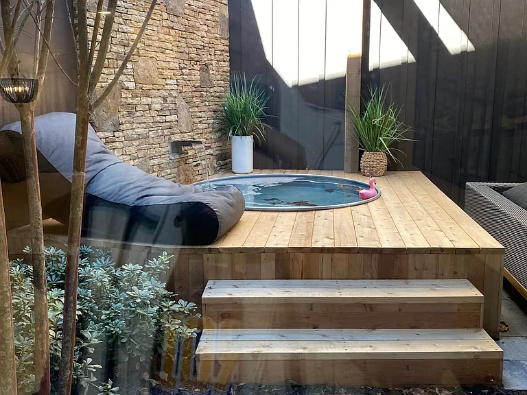 Water flow into outside soak-er tub.