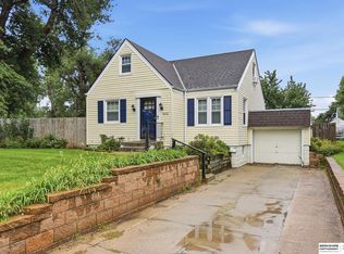 5835 Oak St, Omaha, NE 68106