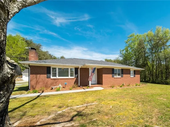 184 Meadowview Rd, Lexington, NC 27295