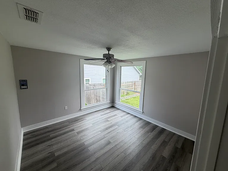 512 Buffalo St — Photo 11