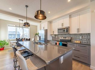 153 N Waterford Blvd, Chestermere, AB T1X2M9