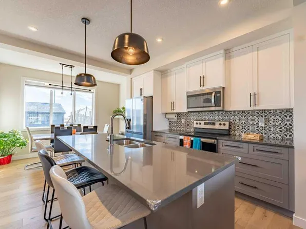 153 N Waterford Blvd, Chestermere, AB T1X 2M9