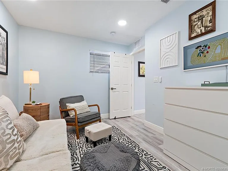 310 SE Denver Ave #2 — Photo 21