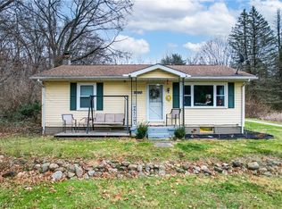 2390 Lansinger Rd, Mogadore, OH 44260