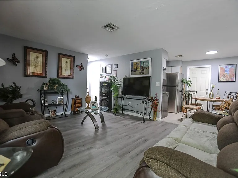 2406 Linhart Ave — Photo 7