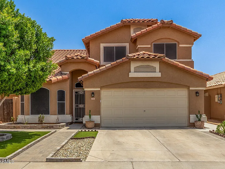 12545 W Cambridge Ave — Photo 1