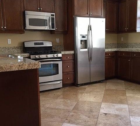 Kitchen (appliances included)
