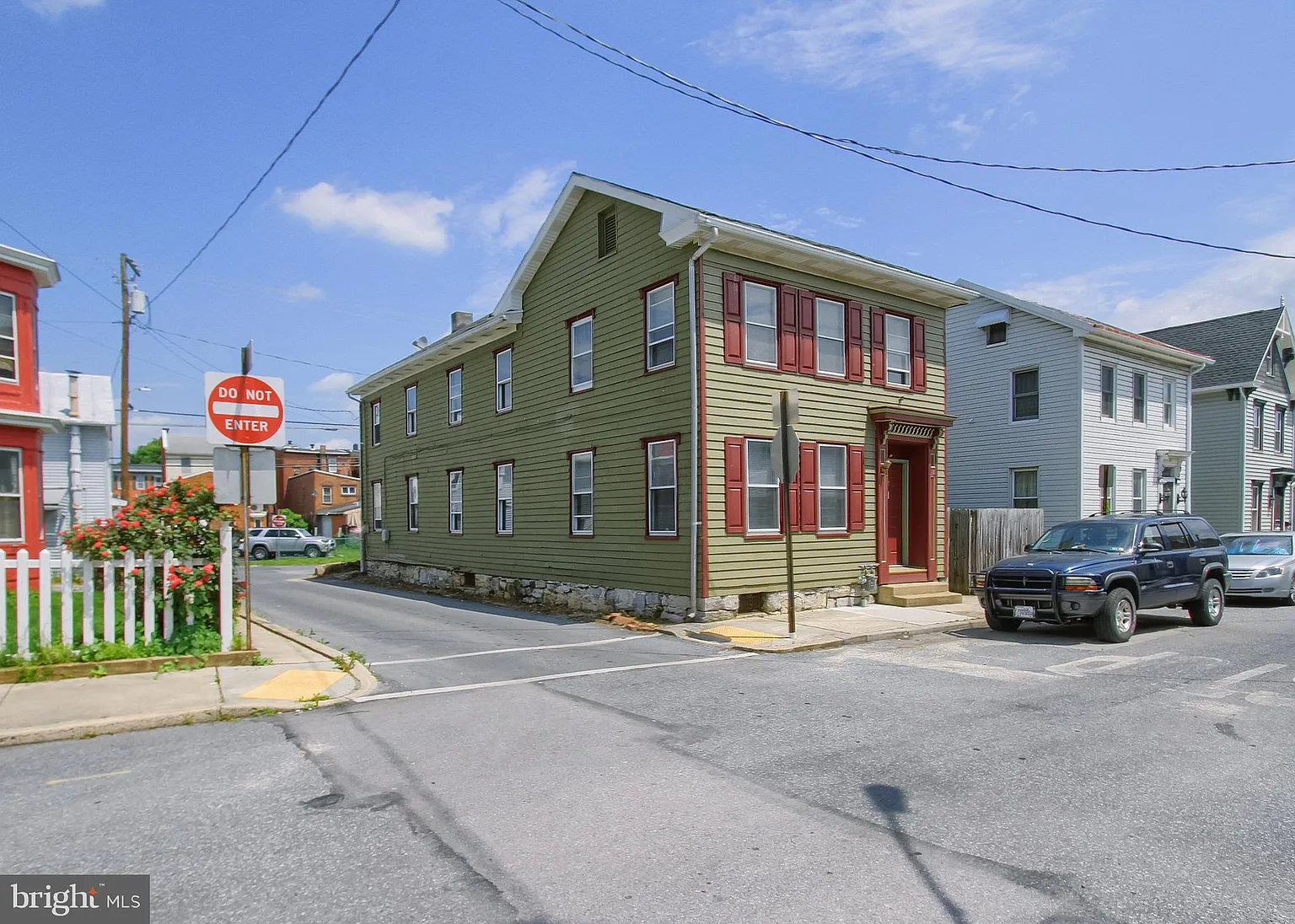 24 W Locust St photo 1