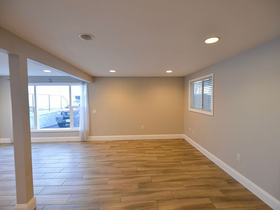 5th image of 1006 S El Camino Real APT E