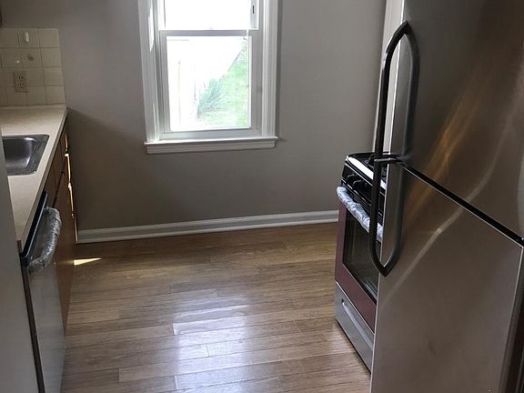 4th image of 242 Hayes Ave