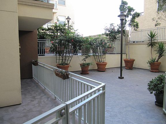 4th image of 1601 India St Unit 111