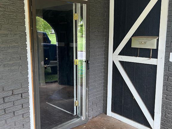4th image of 2221 Glen Ellyn St