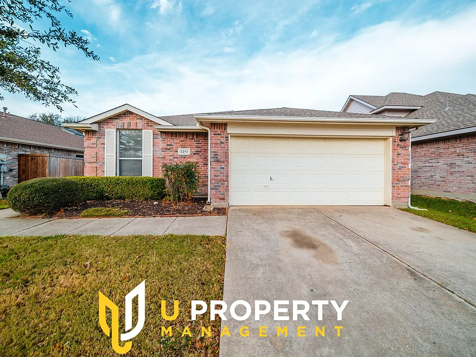 2211 Lilac Cir