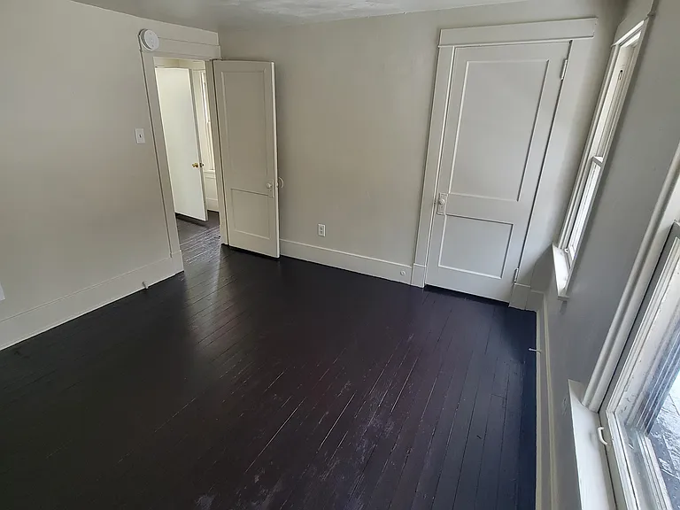 1005 Woods Run Ave — Photo 3