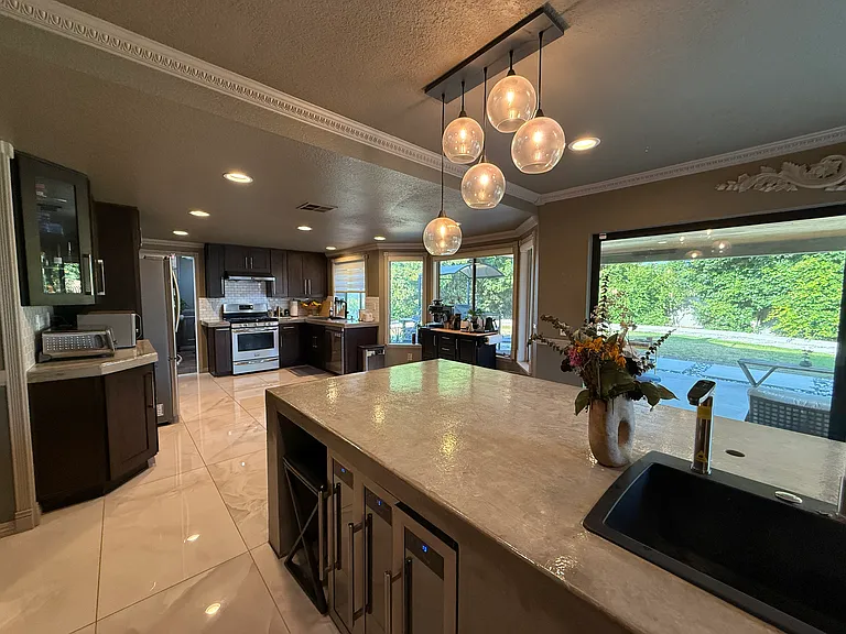 522 Delany Ct — Photo 9