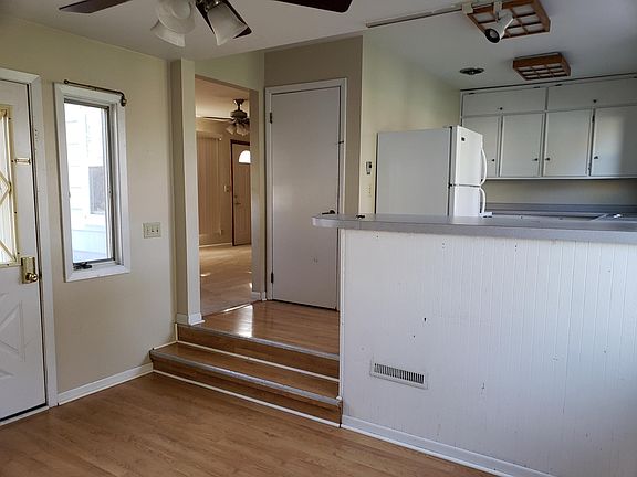 5th image of 2537 1st Ave E