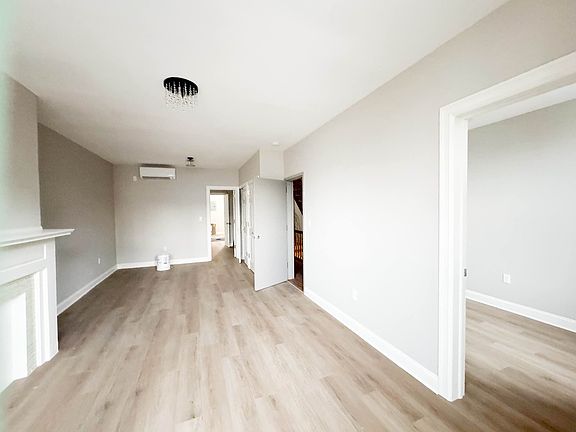 3rd image of 723 Humboldt St APT 3