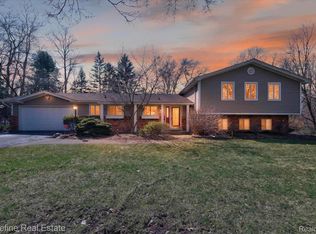 47025 S Chigwidden Dr, Northville, MI 48167