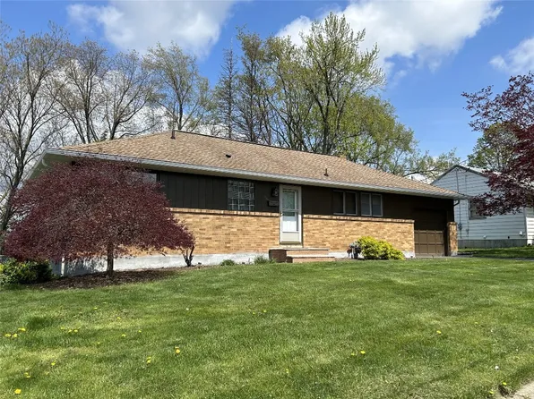 276 Academy Dr, Vestal, NY 13850
