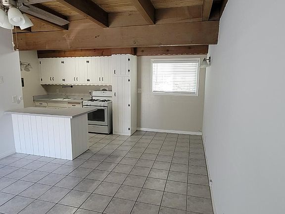 2nd image of 130 E 20th St APT B