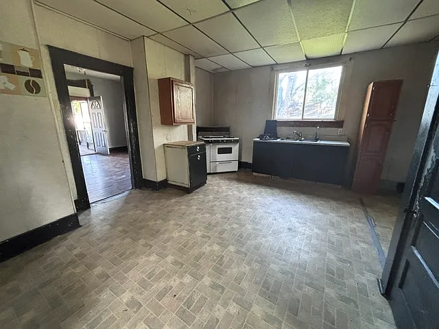 3 bed, 1160 sqft, $950 — Photo 3