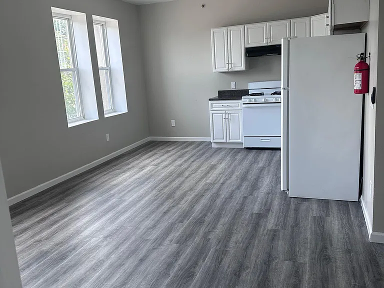 1576 Maple Ave #3 — Photo 4