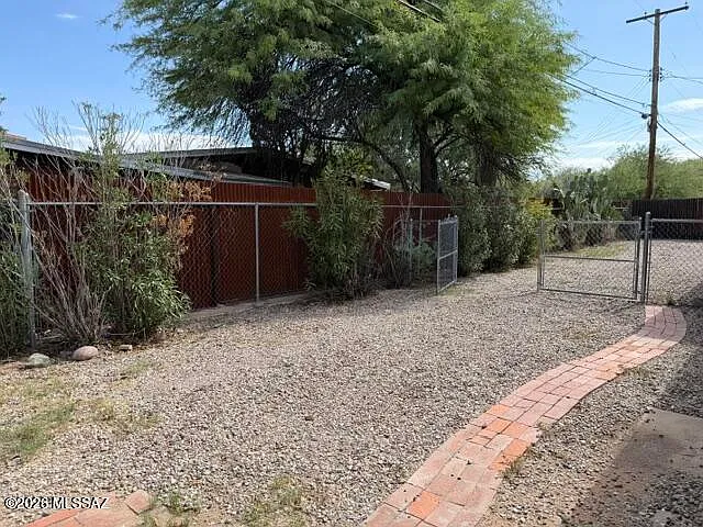 1431 E Adelaide Dr — Photo 20