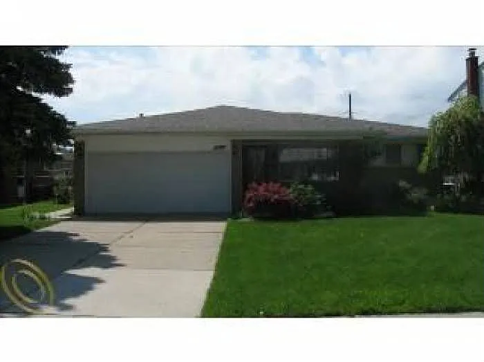 36759 Lodge Dr photo 1