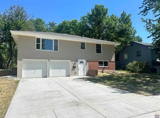 4306 SW 30th St, Topeka, KS 66614