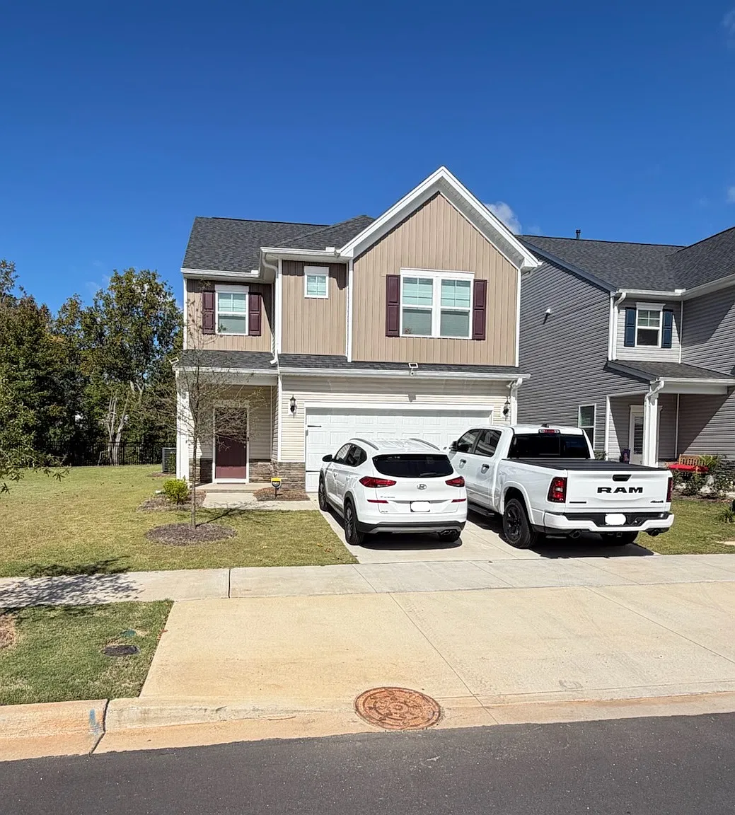 3 bed, 2.5 bath, 2250 sqft, $2,300 — Photo 4