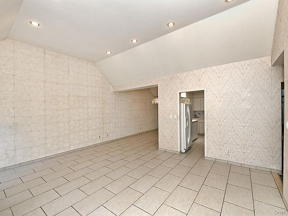 4th image of 161 Southgate Drive