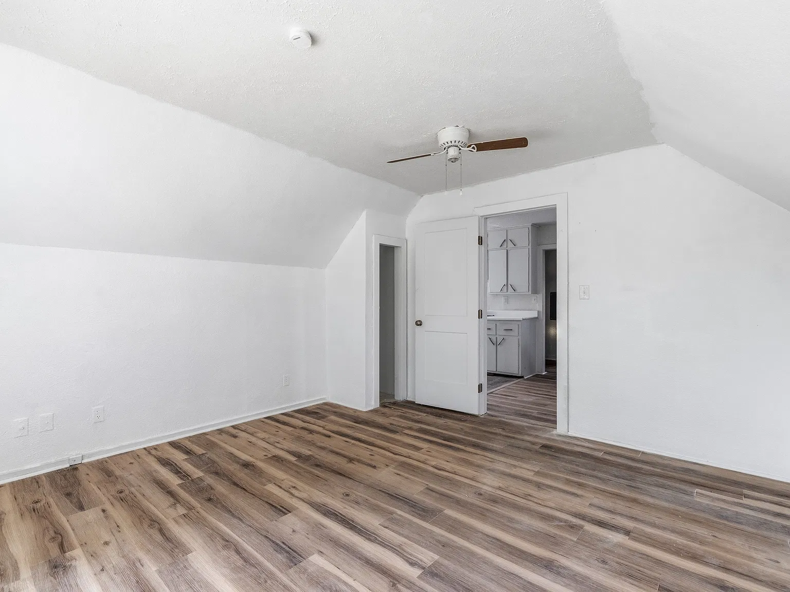 3 bed, 1025 sqft, $1,050 — Photo 2