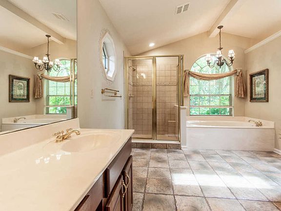4th image of 8449 Glade Ln