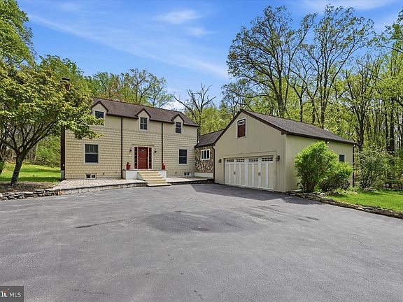 2nd image of 1010 Nicole Dr