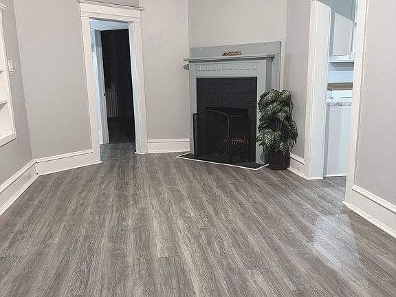 3rd image of 2905 N Centre St Floor 1