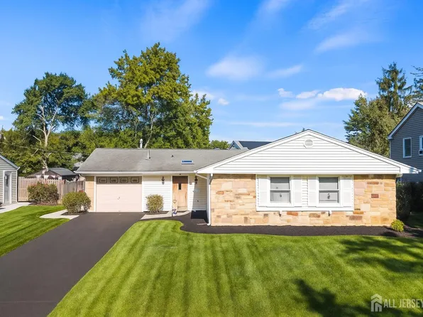 111 Courtland Ln, Aberdeen, NJ 07747