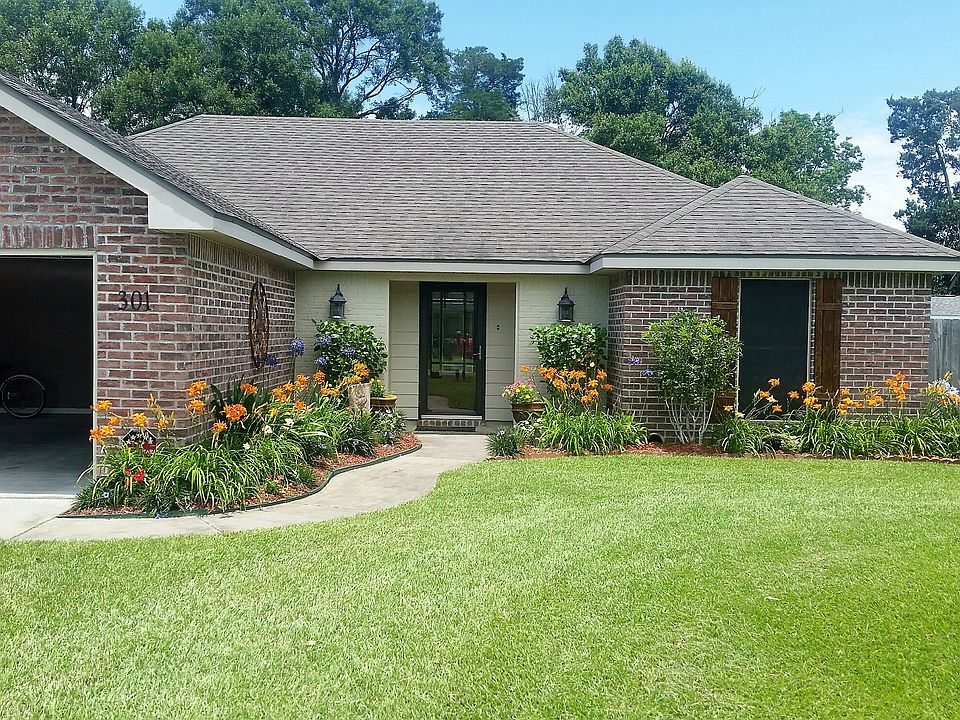 1st image of 301 Village Park Dr
