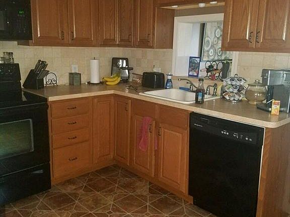 3rd image of 213 Chapel Ave