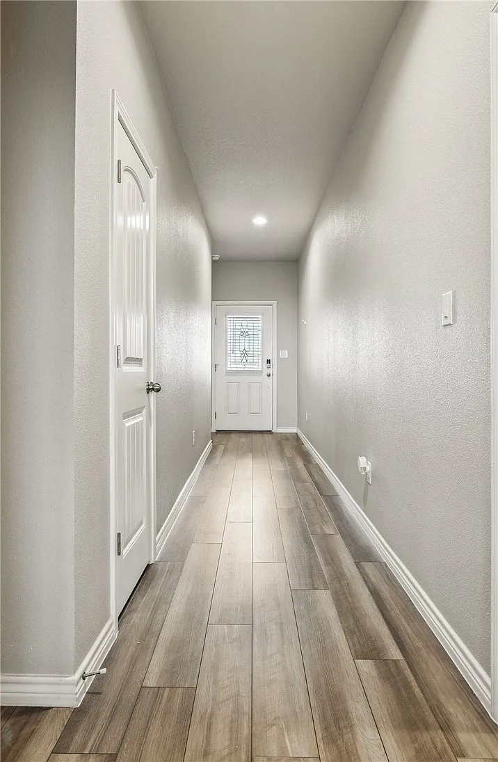 4 bed, 2.0 bath, 1736 sqft, $2,400 — Photo 3