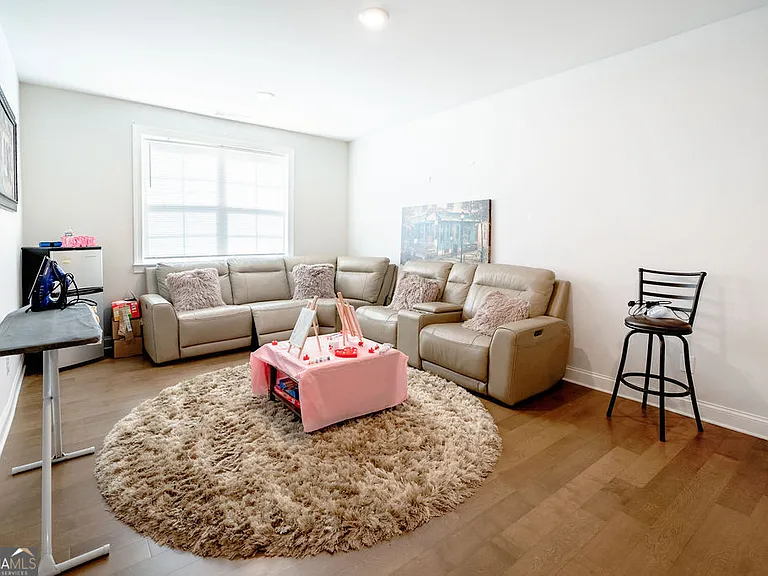 337 Caledonia Ct — Photo 9