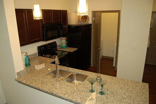 LaCabreah Apartments — Photo 2