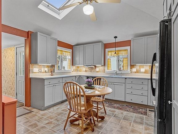 5th image of 38 Pigeon Hill St