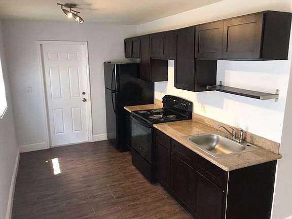 2nd image of 125 NW 15th St Unit L
