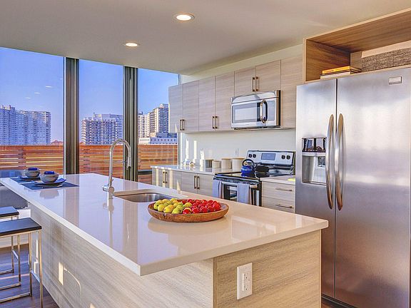 3rd image of 2050 Hudson St #1211
