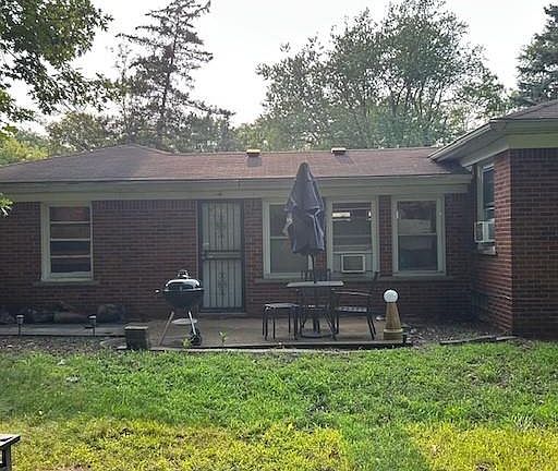 4th image of 23409 Ranch Hill Dr W